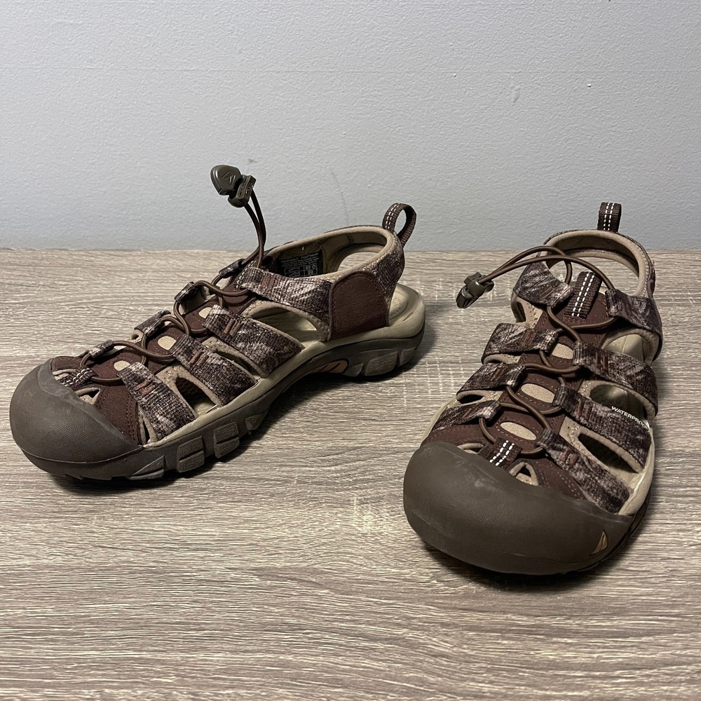 Keen Newport H2 Mens Sandals Size 8.5 Camo Waterproof Slingback Hiking Shoes